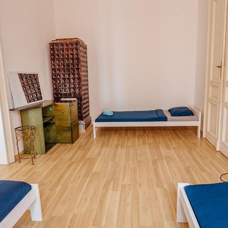 T&T Hostel & Apartments Cracovie Extérieur photo